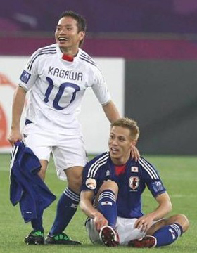 長友と本田.jpg